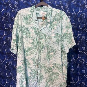 Croft & Barrow Green and White Casual Button Down Shirt